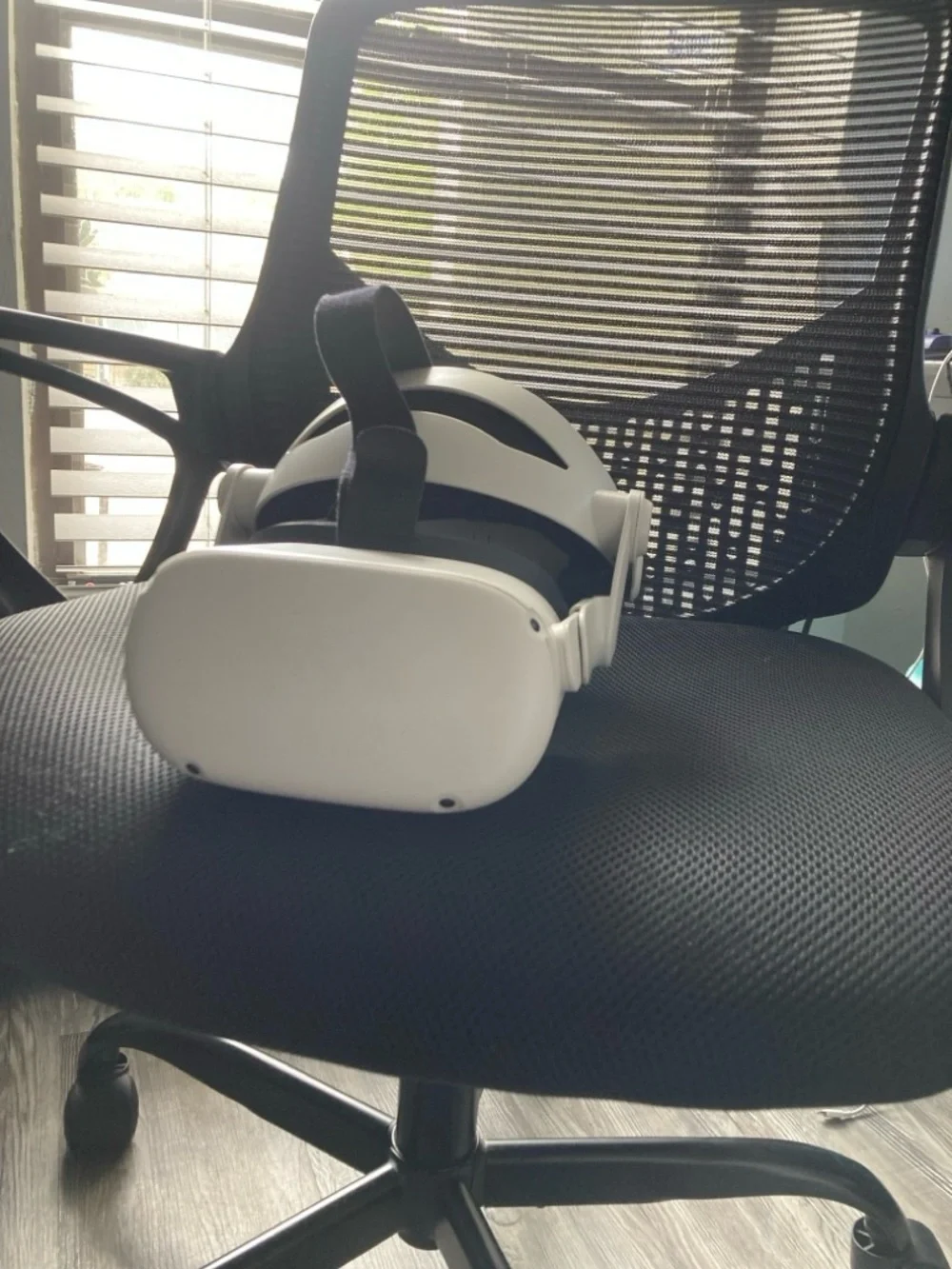 Oculus Quest Series Standalone VR Headset in White and Black